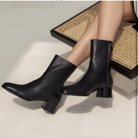 Stuart Weitzman Nola Zip Bootie Heeled Ankle Boots Black Leather US 6.5 - Spain - Picture 1 of 14